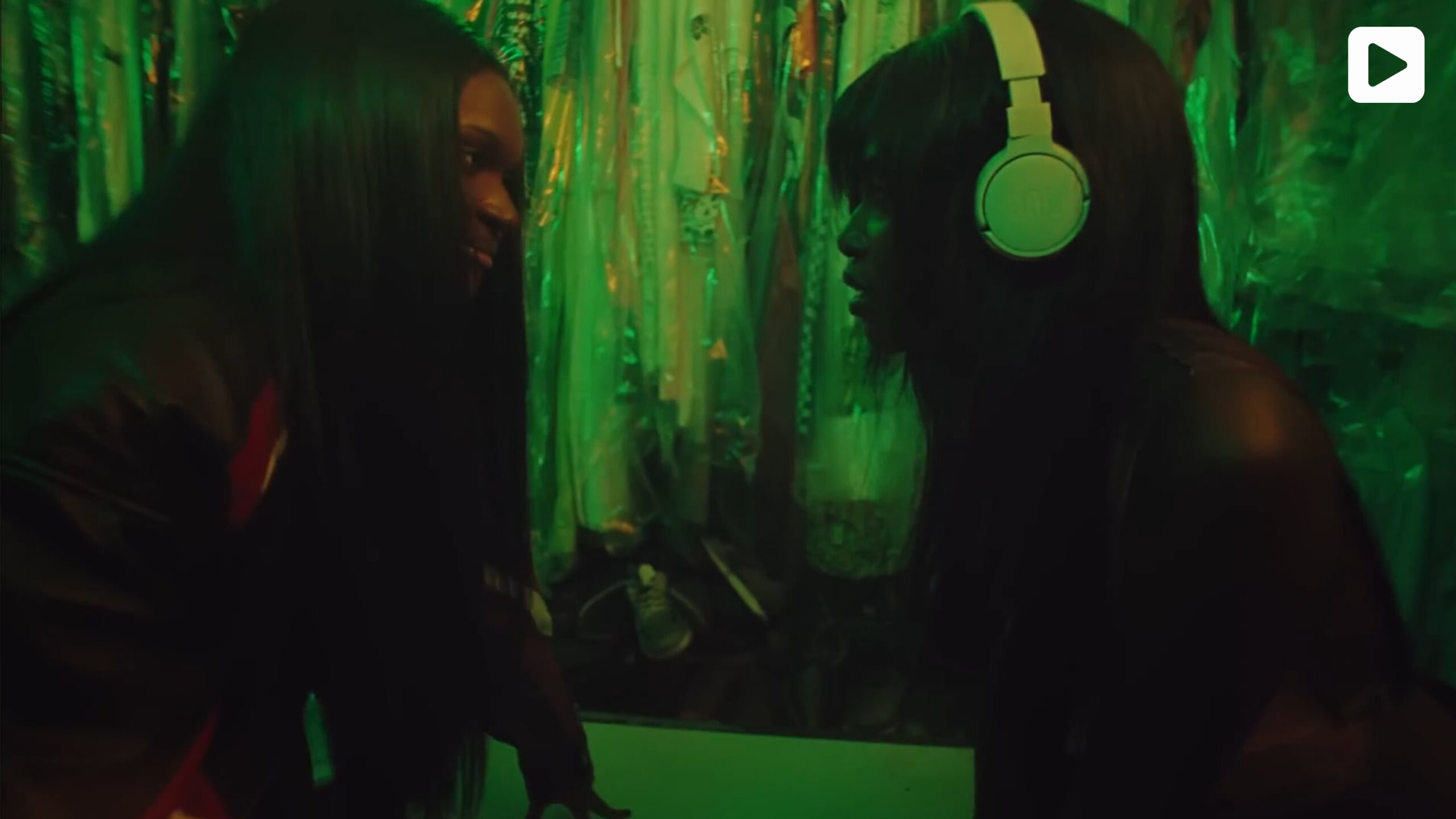 AMAARAE – GIRLIE-POP MUSIC VIDEO(CREATIVE DIRECTION)